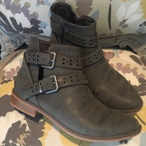 Rocket Dog Bootie, Grey, Size 8.5